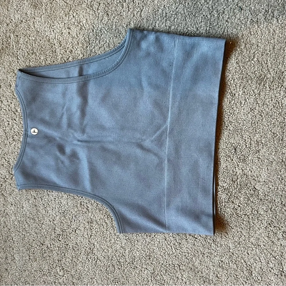 Gray Ribbed Crop Top - Picture 2 of 3